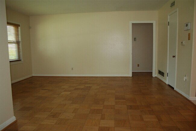 Building Photo - 7518 El Rancho St