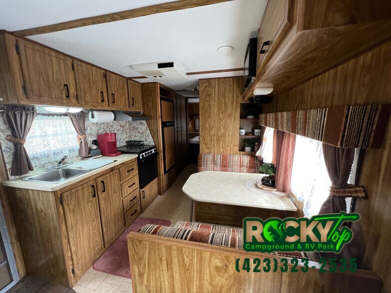 Building Photo - 496 Pearl Ln