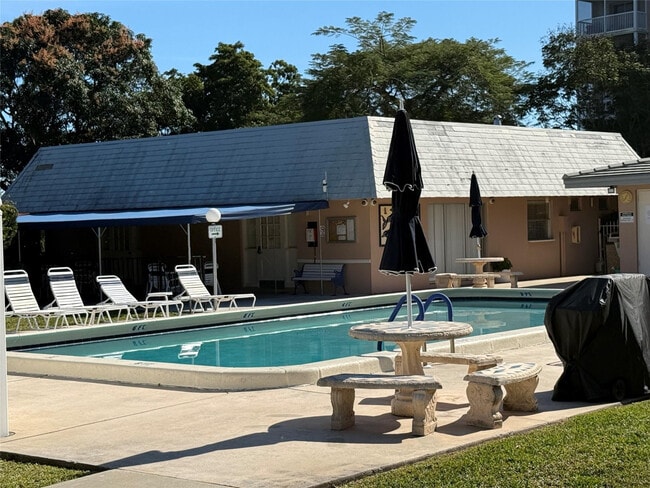 Building Photo - 3575 Brokenwoods Dr