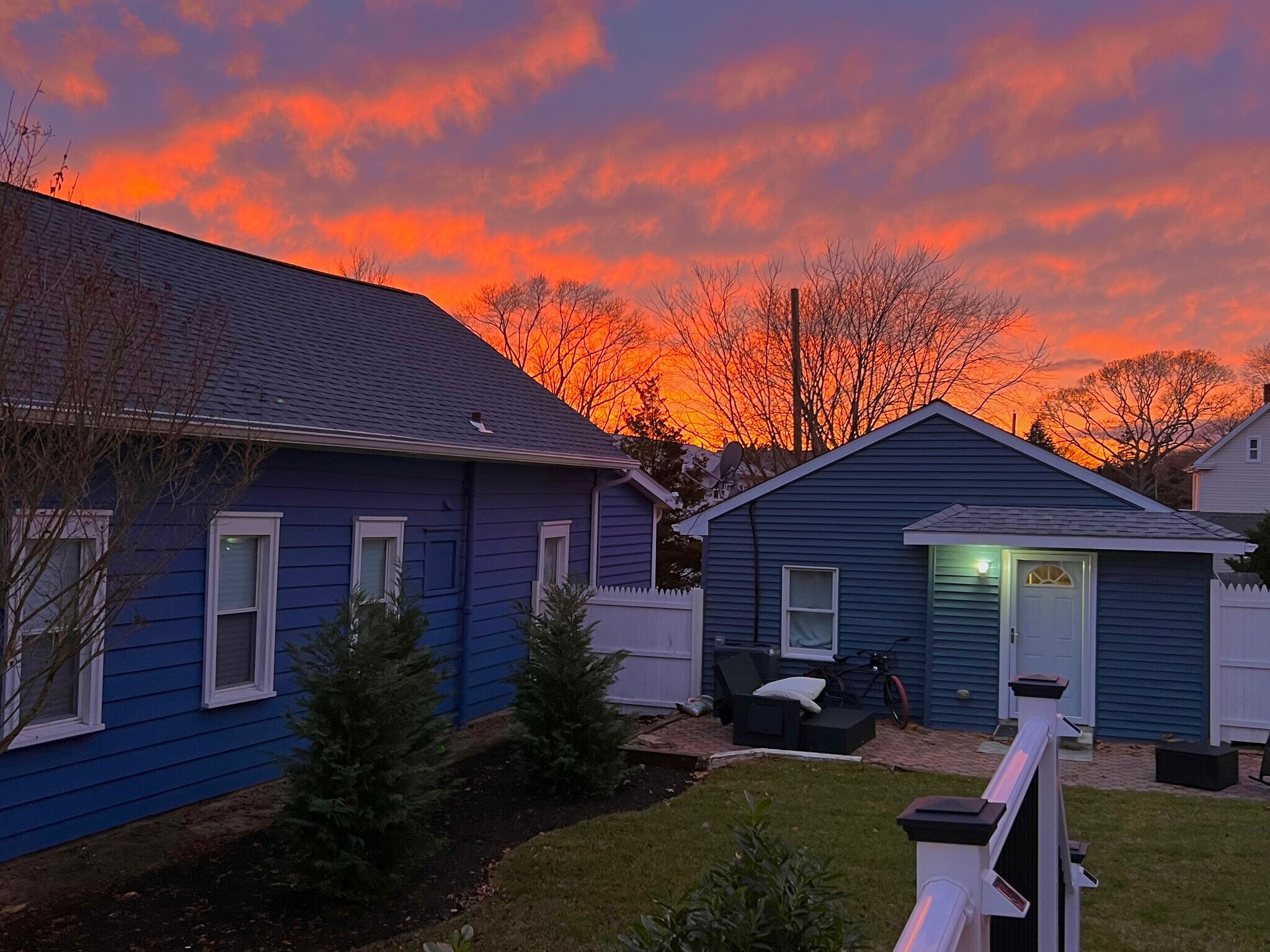 Beautiful sunsets views! - 749 1st St