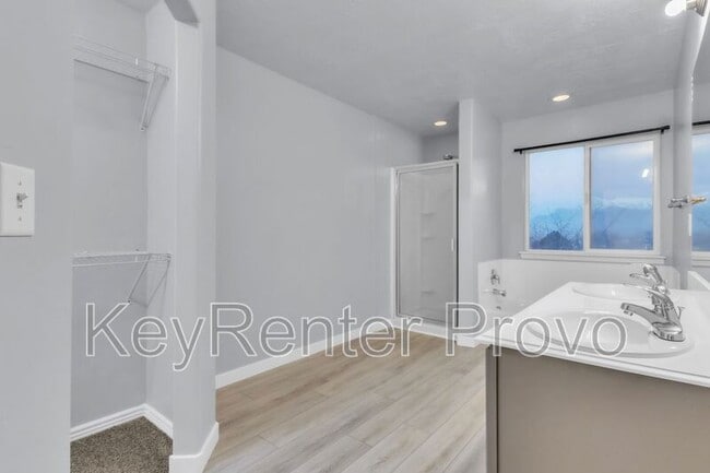 Building Photo - 2004 Churchill Dr