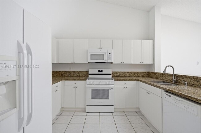 Building Photo - 10633 NW 32nd Ct