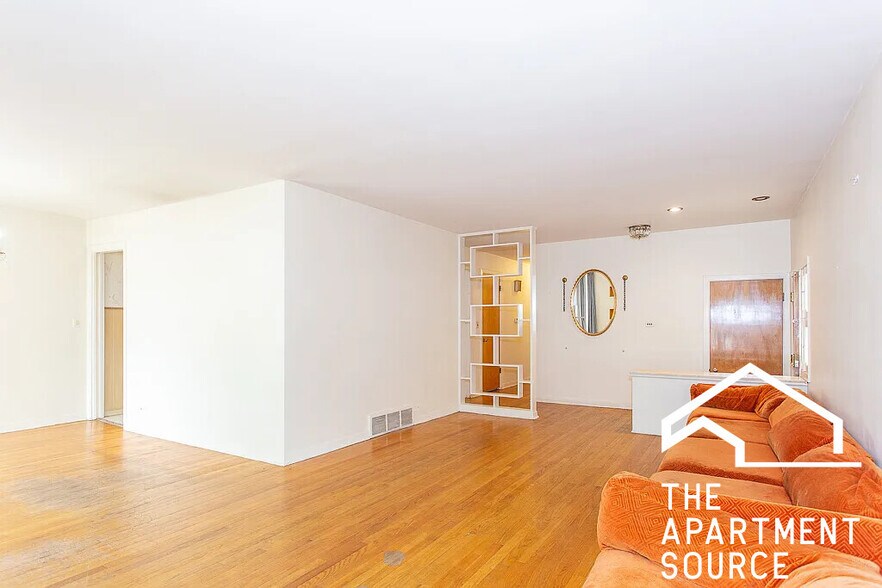 Building Photo - 7407 N California Ave