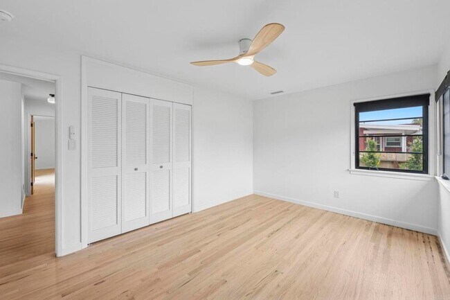Building Photo - 1061 Buena Vista Way