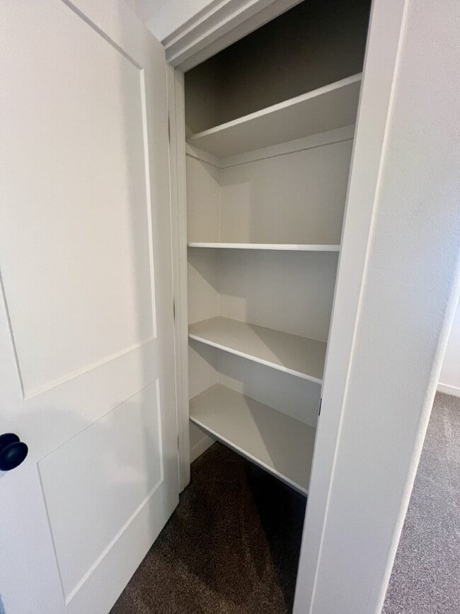 Building Photo - Newer Single Family Home Now Available!