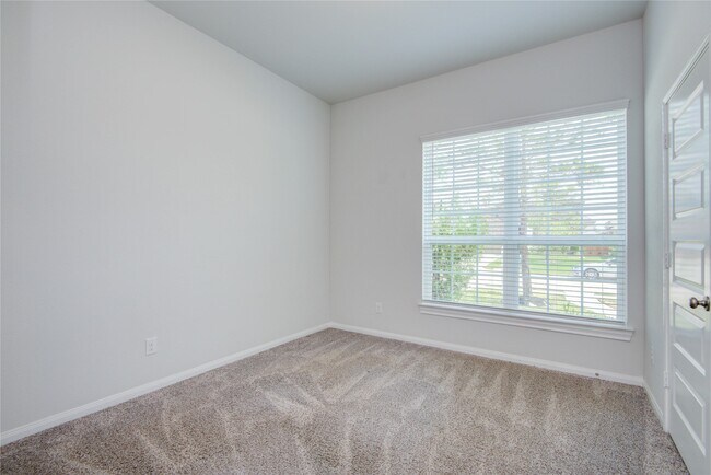 Building Photo - 2425 Temple Crag Dr