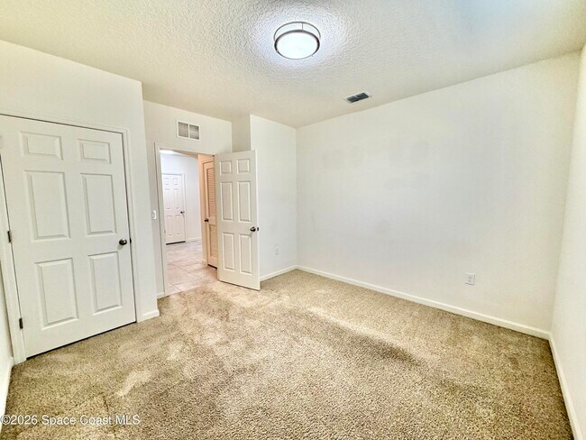 Building Photo - 388 Coyote Dr