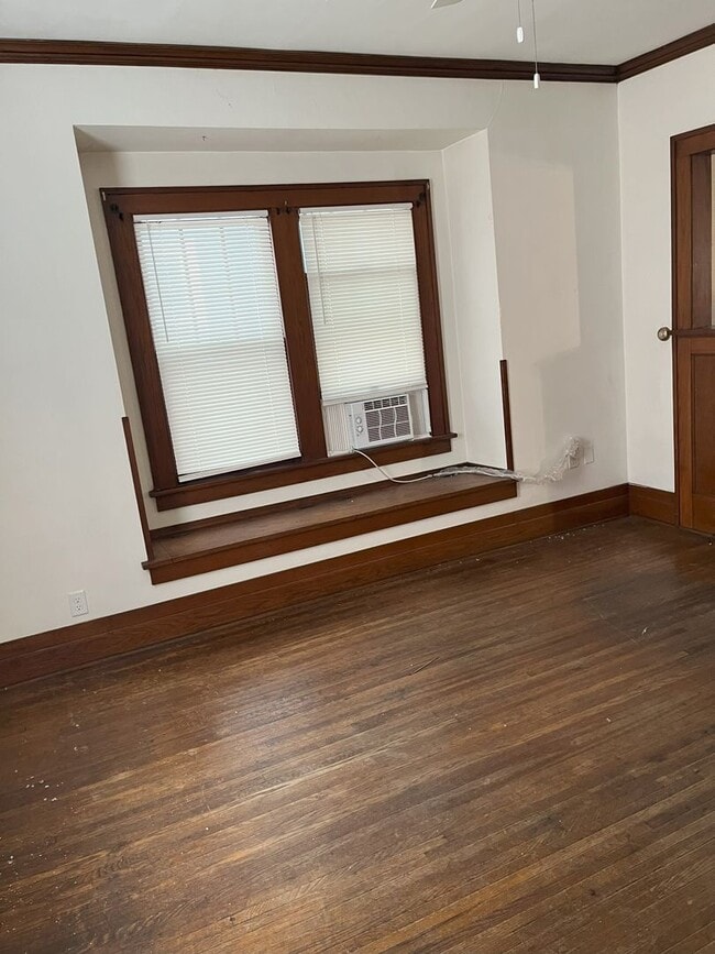 Building Photo - 1 Bed 1 Bath Duplex