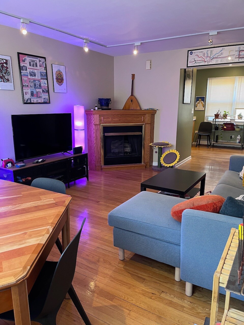 Building Photo - 1531 W Sherwin Ave