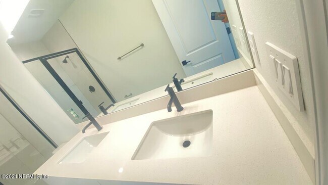 Building Photo - 18 Mellowood Ln