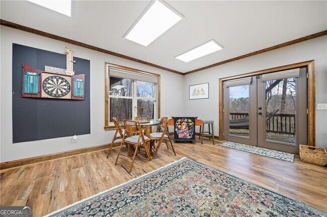 Building Photo - 5281 Laurel Ln