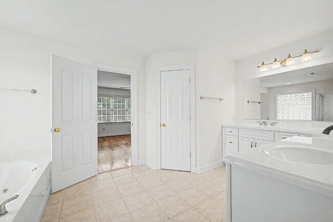 Building Photo - Luxury 5 Bedroom Home with Private Pool in Glen Allen – $4,500/mo