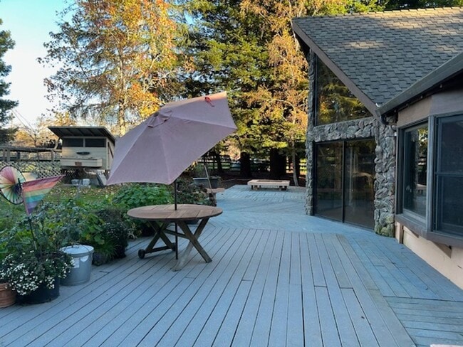 Building Photo - Country Property in Sebastopol