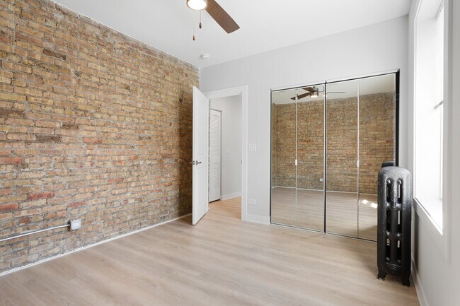 Building Photo - 7383 N Damen Ave