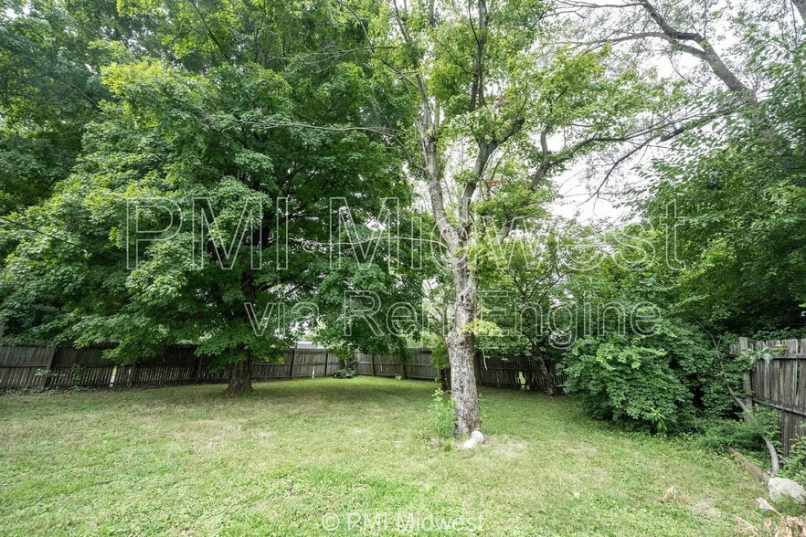 Building Photo - 2121 Euclid Dr