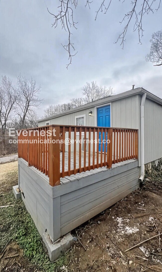 Building Photo - Spacious 3-Bedroom Home with Deck and Modern Appliances