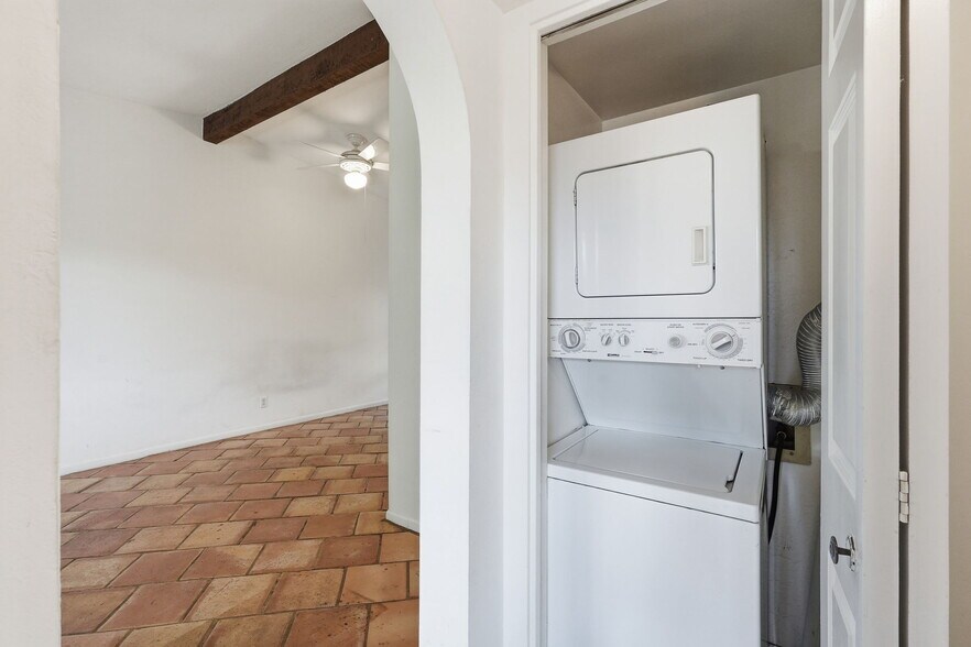 Building Photo - 1449 E Highland Ave