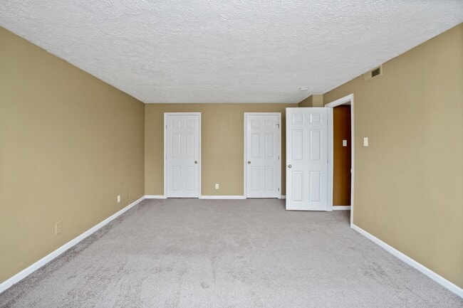 Building Photo - 97 Kenwood Dr