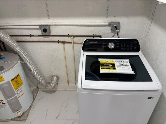 Building Photo - 3500 SW 36th St