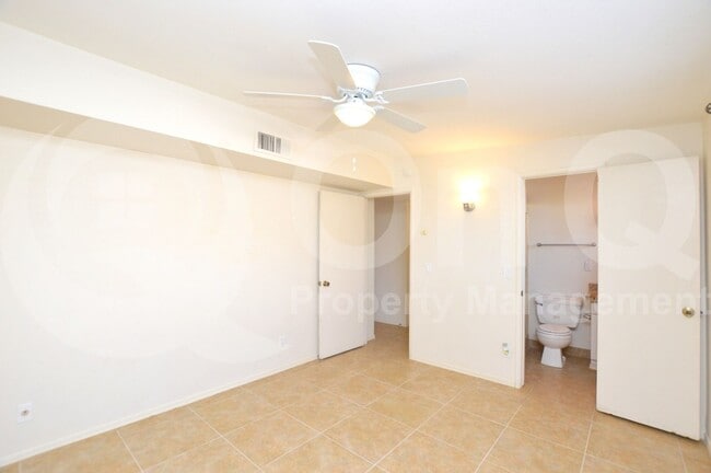 Building Photo - 26 E Ivy St