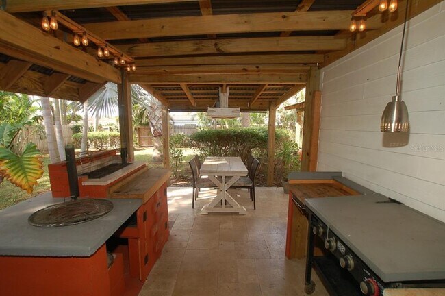 Building Photo - 468 Limewood Ave