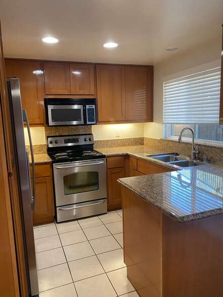 Building Photo - 505 San Pasqual Valley Rd