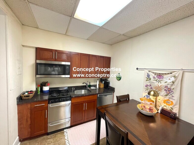 Building Photo - 17 Aberdeen St