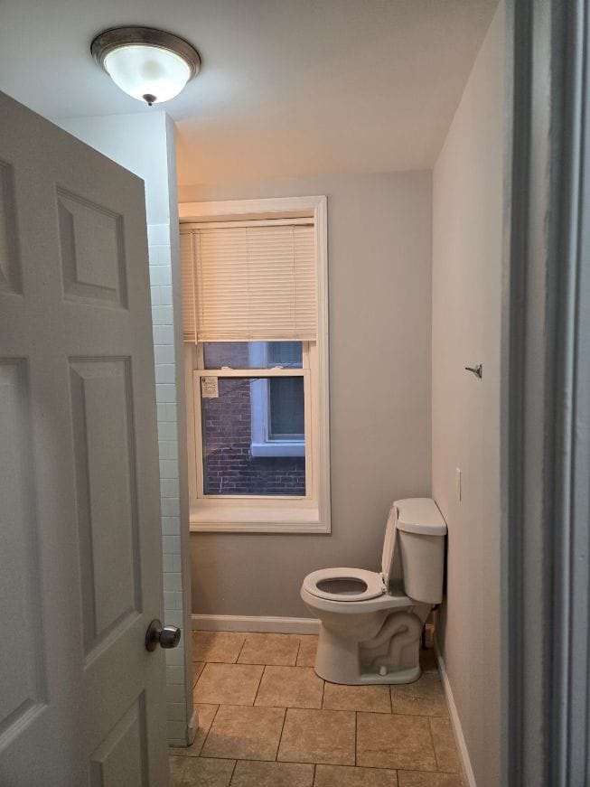 Full bath - 4020 Spring Garden ST