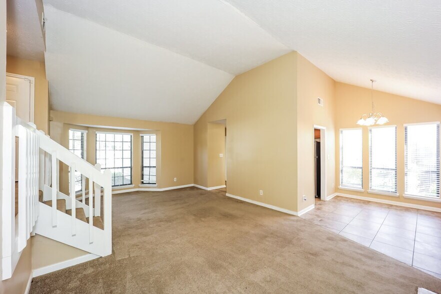Building Photo - 5818 Northfield Dr