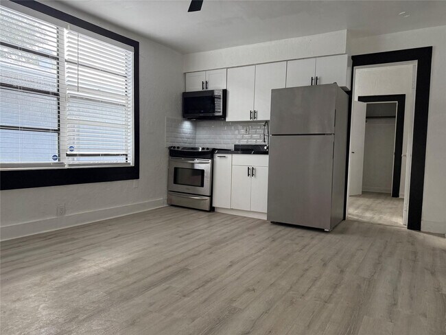 Building Photo - 1947 Madison St