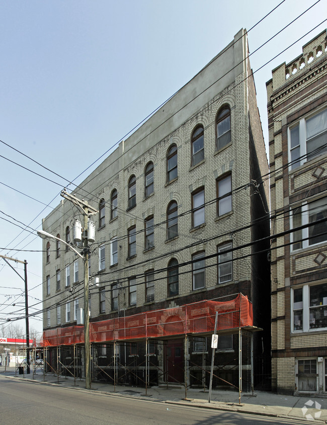 Primary Photo - 330-334 Baldwin Ave