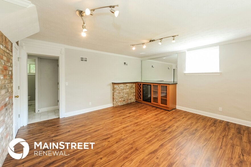 Building Photo - 3429 Navaho Trail SE