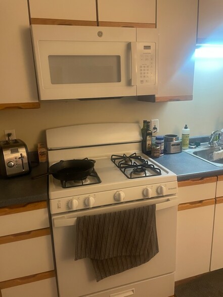 Building Photo - 263 Durfee Hill Rd