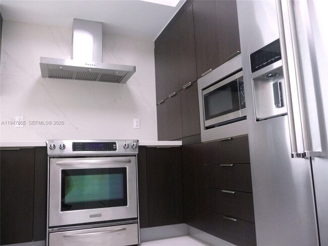 Building Photo - 250 Sunny Isles Blvd