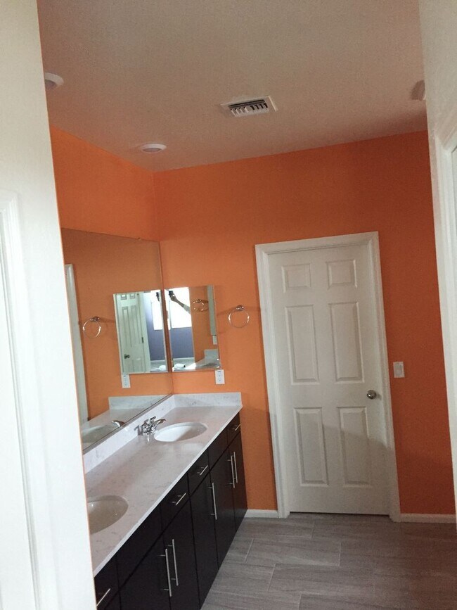 Building Photo - Spacious 5BR House in Phoenix