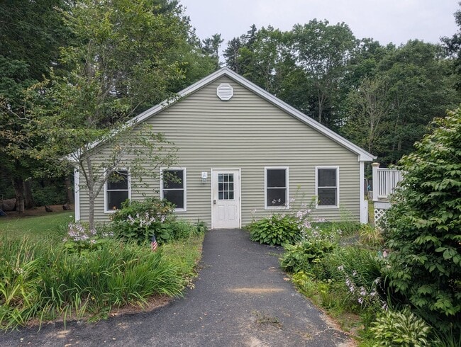 Building Photo - Gorgeous One+ bedroom in Brunswick