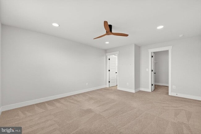 Building Photo - 513 Parkland Dr