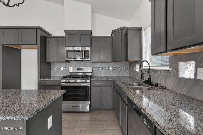 Building Photo - 2420 Tierra Delmonte Dr