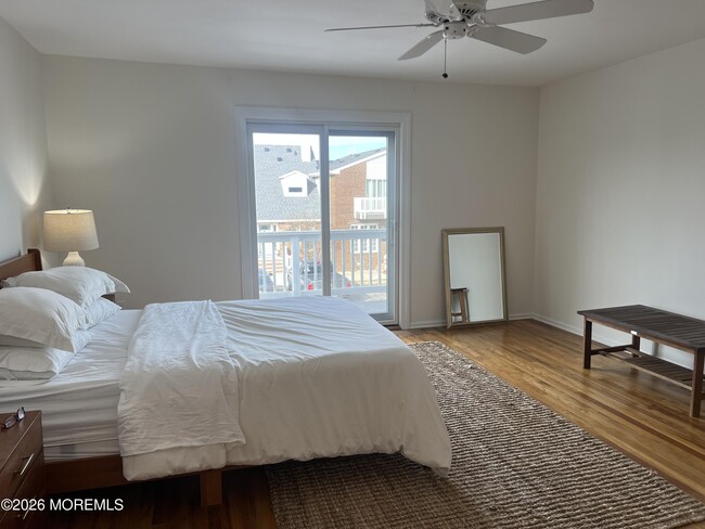 Building Photo - 25 Meadow Ave