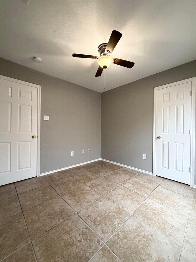 Building Photo - 11111 Revilla Dr