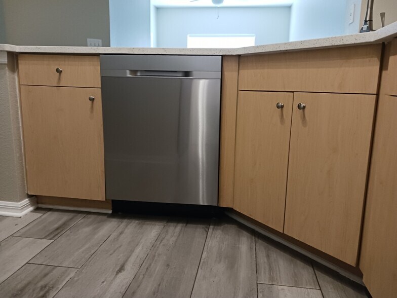 Building Photo - 200 4th Ave S