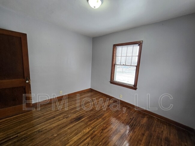 Building Photo - 401 Charles St