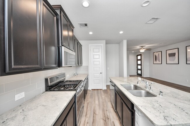 Building Photo - 9830 Magnolia Village Ln