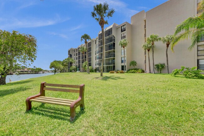 Building Photo - 12 Royal Palm Way
