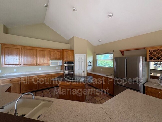 Building Photo - 2600 Lucerne Dr