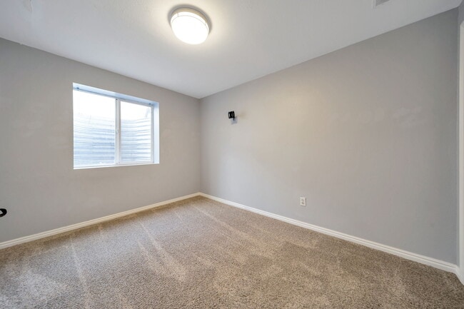 Building Photo - 5763 Ophelia Ln