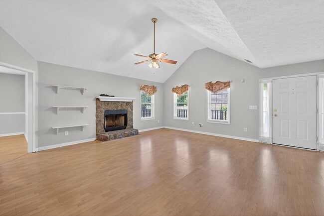 Building Photo - 249 Russell Rd