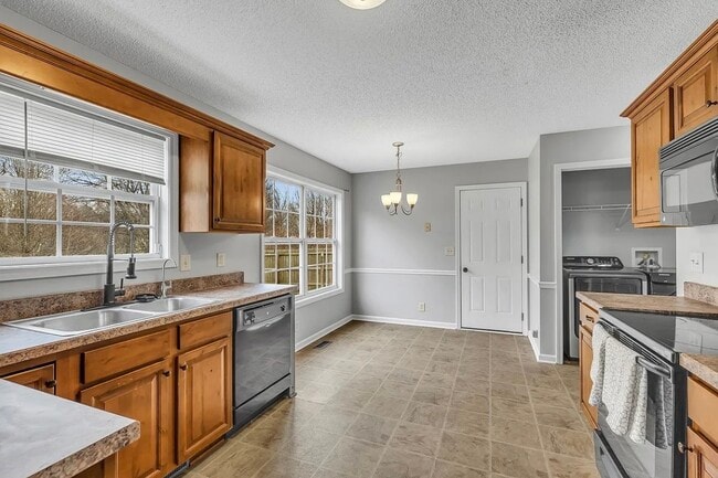 Building Photo - 3423 Queensbury Rd