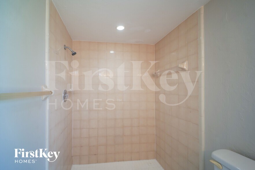Building Photo - 4141 SW 6th Pl
