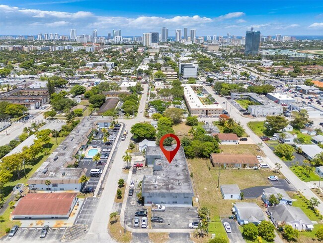 Building Photo - 300 NE 1st Ct